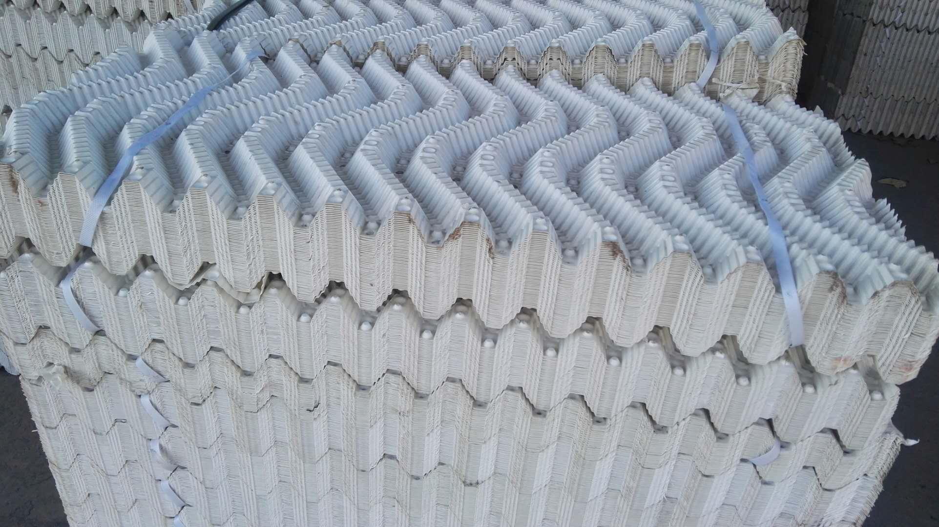 電鍍廠廢水六角<a href='http://www.xinhaocd.cn/jstl/60.html' target='_blank'><u>蜂窩斜管填料生產(chǎn)廠家</u></a>