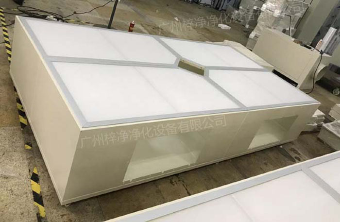 潔凈層流送風(fēng)天花等級(jí)分別為百級(jí)層流送風(fēng)天花、千級(jí)層流送風(fēng)天花、萬(wàn)級(jí)層流送風(fēng)天花等等。